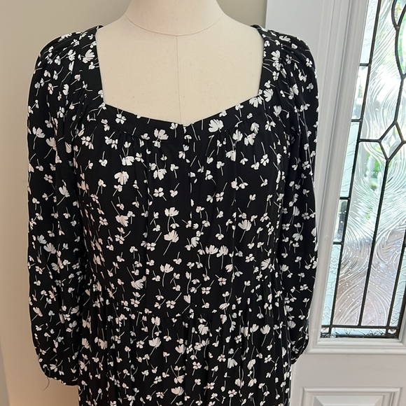 Old Navy black and white floral maxi dress size small NWT - Picture 8 of 9